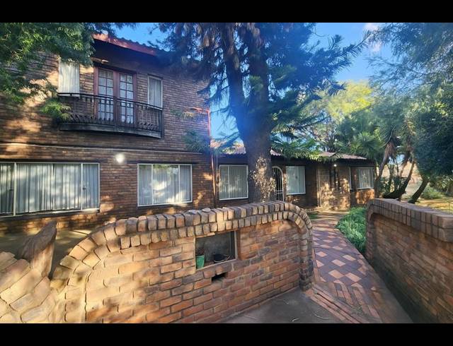 5 BEDROOM HOUSE FOR SALE IN ELDORAIGNE